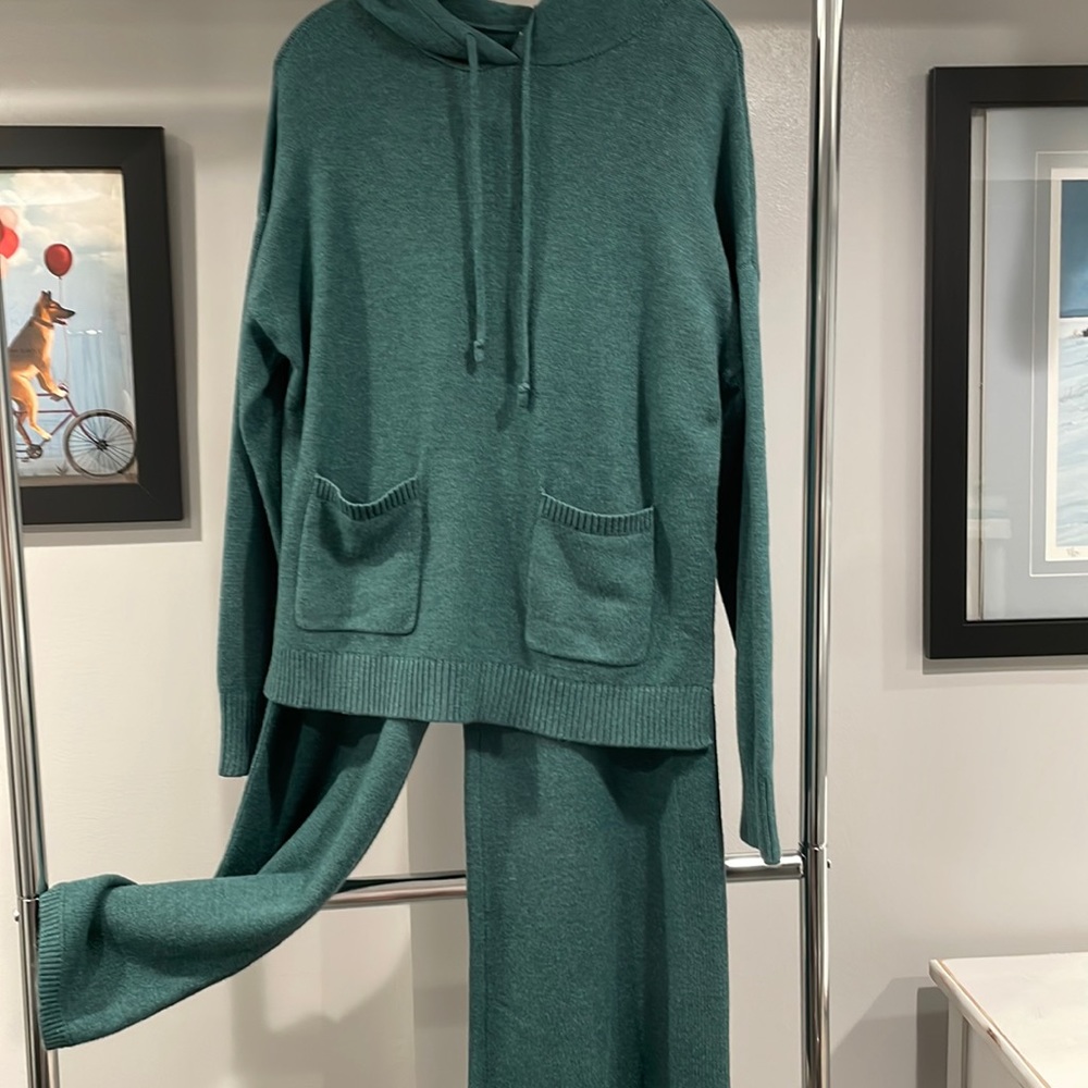 Green A new day sweater hoodie with matching sweater pants.